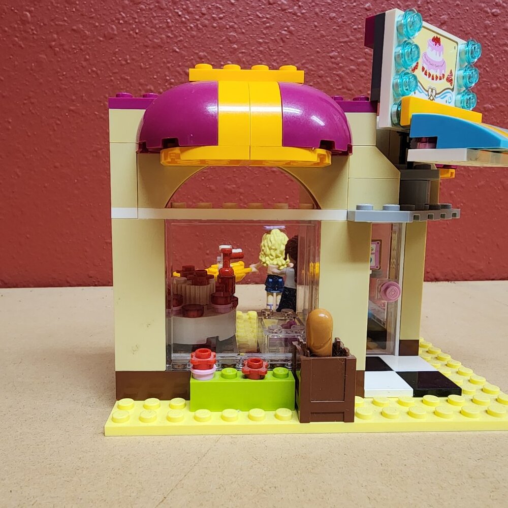 LEGO FRIENDS: Downtown Bakery (41006) with Manual - Picture 5 of 11